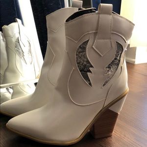 Beautiful winter-summer Boots ..!